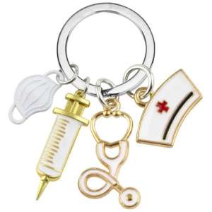Breloc medicină cu mască albă, seringă, stetoscop și trusă medicală